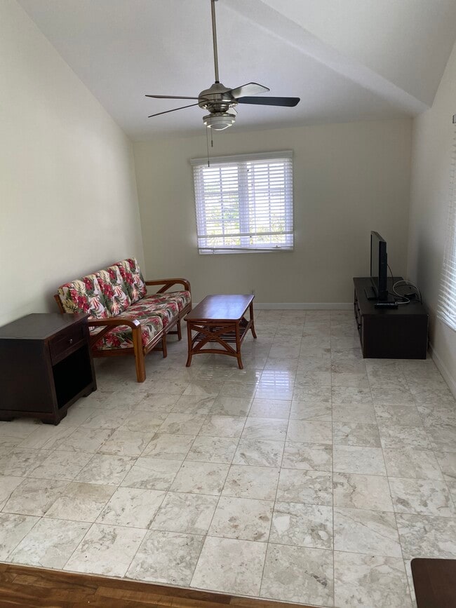Sala de estar - 3005 Hoaloha Pl Unidad Hoaloha Hale