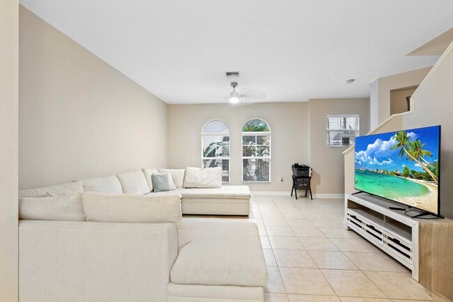 Photo - 1033 NE 17th Way Unit 2003