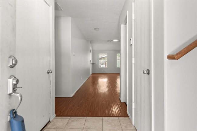 Photo - 6 Thicket Grove Pl