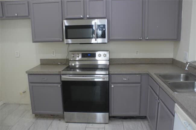 Photo - 1819 Meadow Pond Way