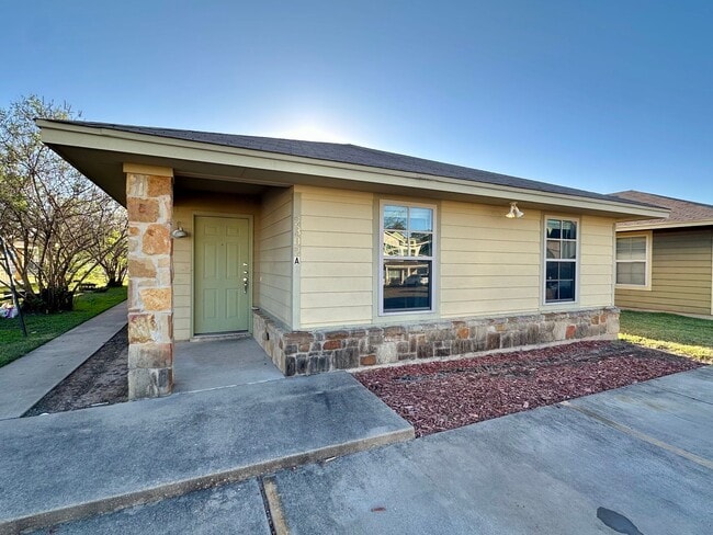 Building Photo - Taylors Crossing 2302 Unit B