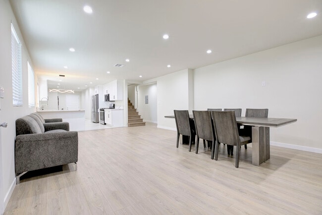 Building Photo - 7711 Forsythe St