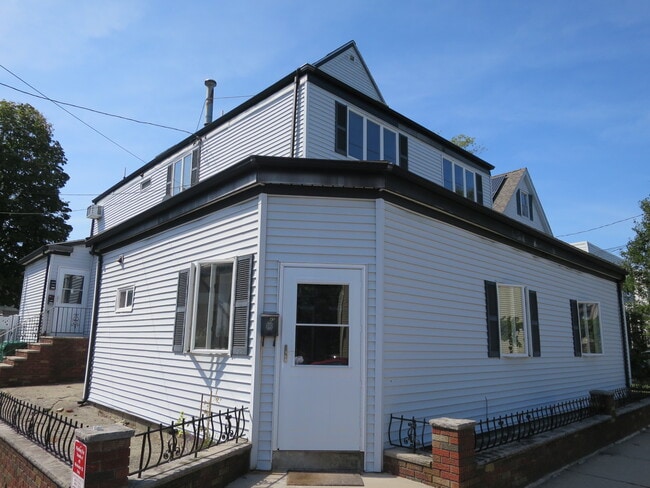 Building Photo - 1 Winchester Pl Unit 2