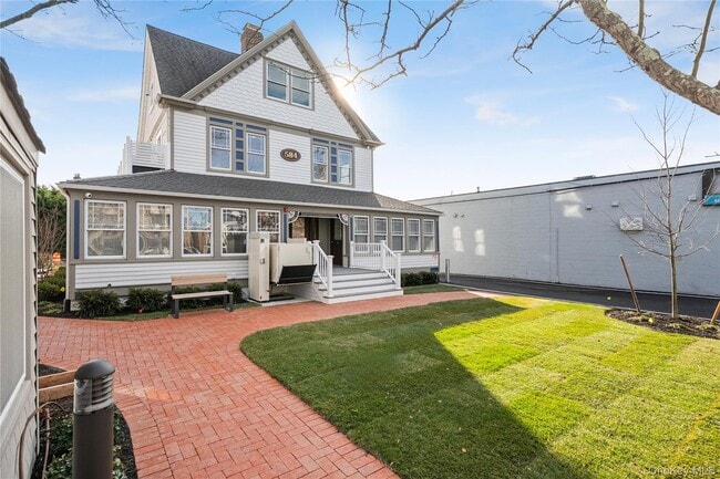 Photo - 584 Main St Unit 1