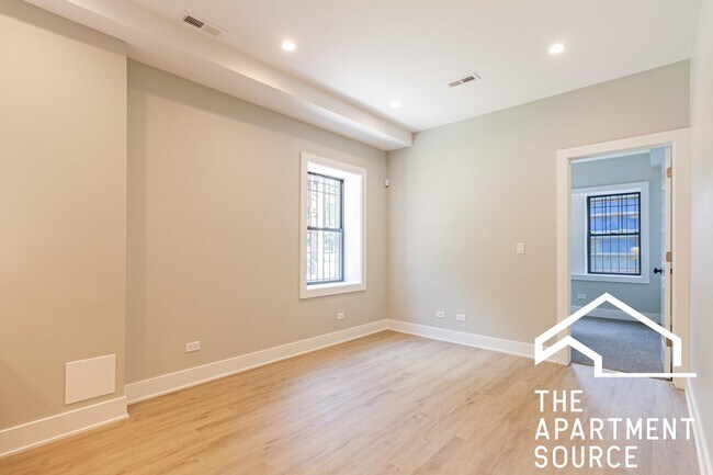 Photo - 2457 W Logan Blvd Unidad GDN