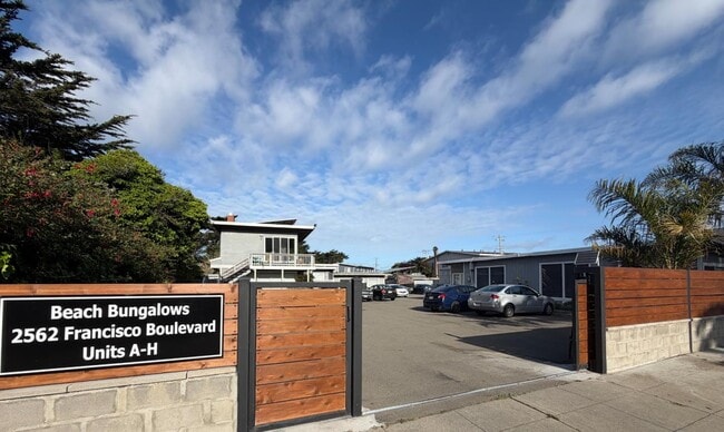 Building Photo - 2562 Francisco Blvd