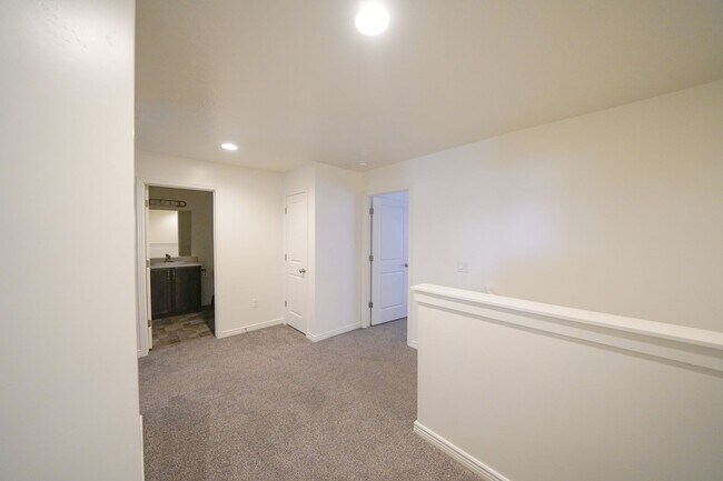 Photo - Spacious Townhome for Rent – Prime Location!