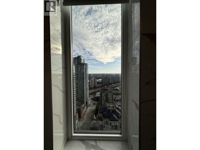 Photo - 823-3823 Carnarvon St