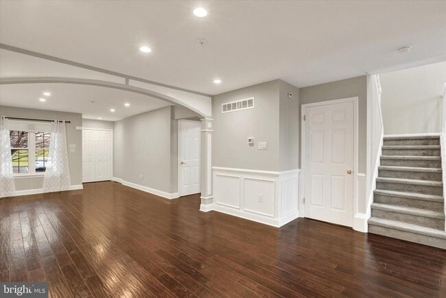 Photo - 102 Julian Dr E