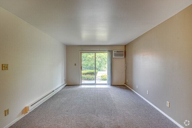 2BR, 1BA - 888SF