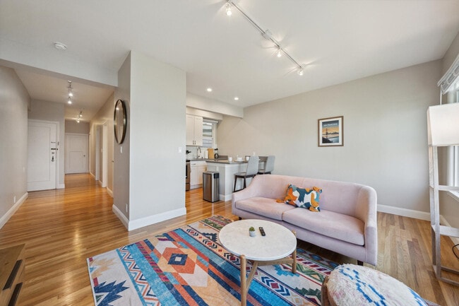 Photo - 2226 North Point St Unidad FL2-ID379191P