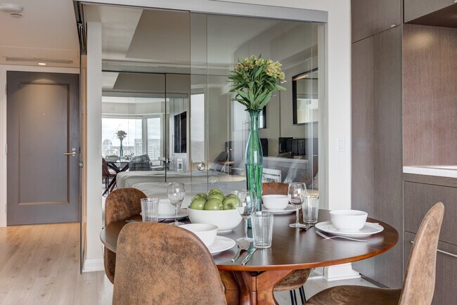 Photo - 155 Yorkville Ave Unit ID1097547P