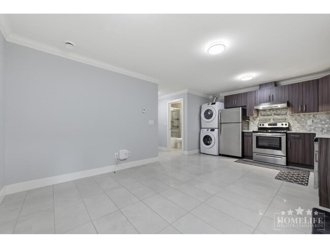 Photo - 14032-14060 60 Ave