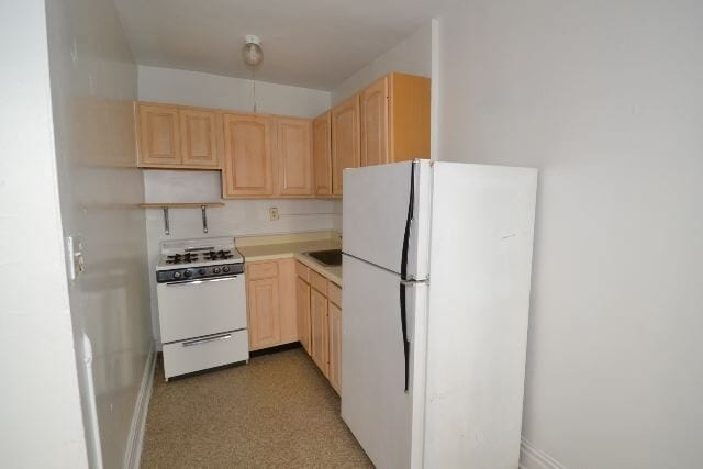 Photo - 533 W Roscoe St Unit 013