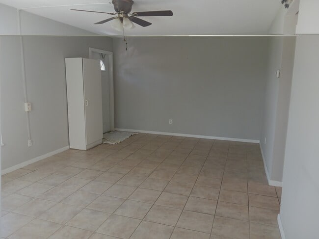 Building Photo - 11 Hamlin Ct Unit Hamlin