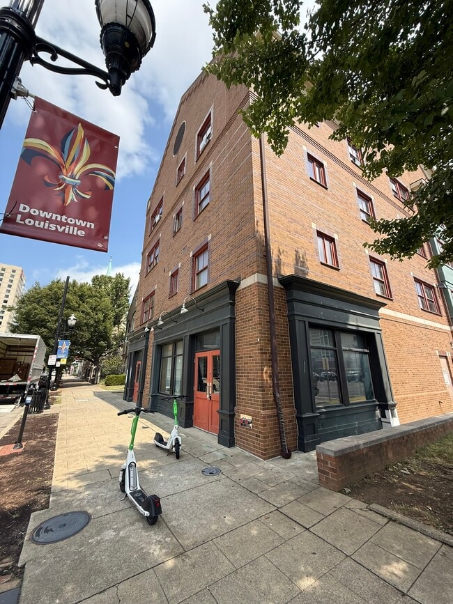 Building Photo - Cathedral Commons Rental