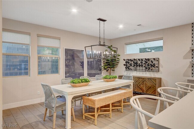 Building Photo - 3209 Vittoria Ave