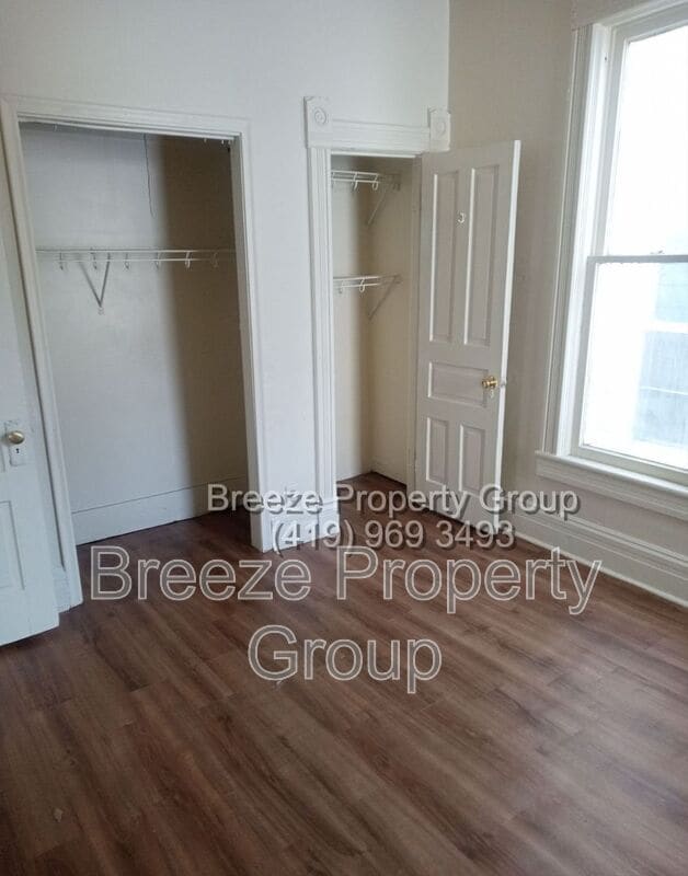 Photo - 323 Champion St