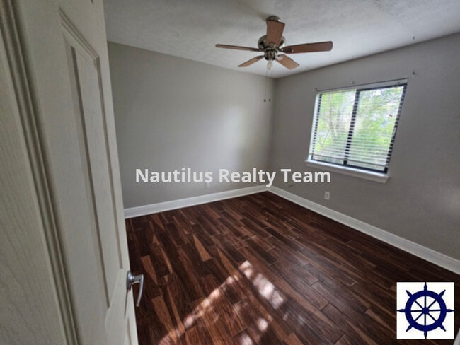 Photo - 116 Christie Ln