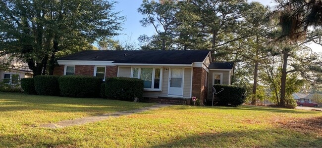 Building Photo - 1829 Inverness Dr Rental