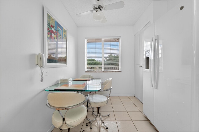 Photo - 14095 Royal Vista Dr Unidad 304