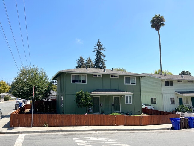 Photo - 320 Berry St Unidad A