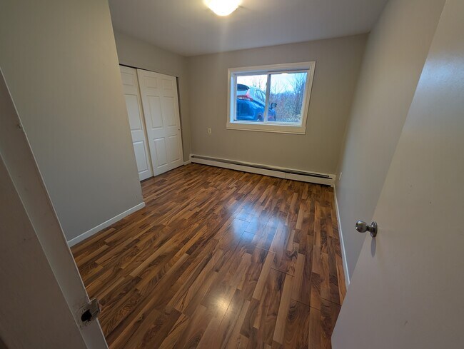Photo - Comfortable 1-Bedroom Apartment – Heat & H... Unit 0005
