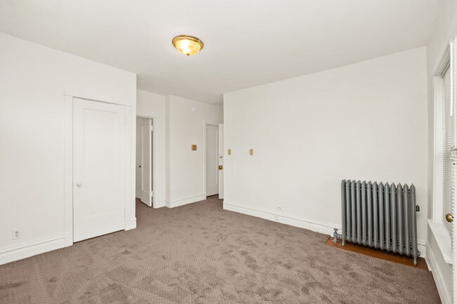 6144 S Indiana Ave Unit 2R