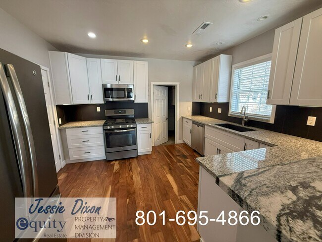 Photo - 866 E 22nd St