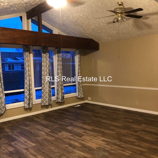 Photo - 1572 E Hidden Valley Rd