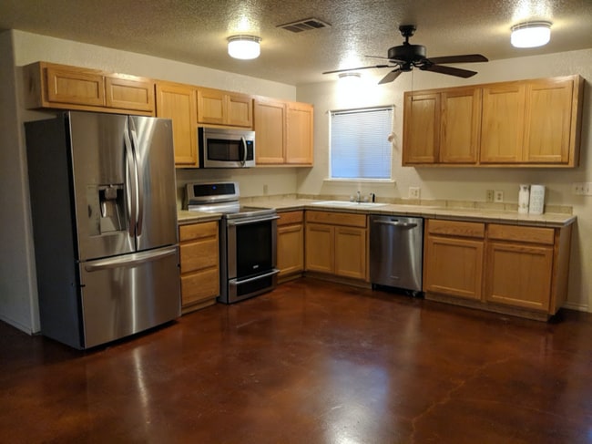 Photo - 701 Roland Ln