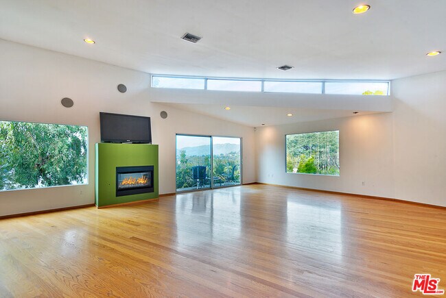 Photo - 2337 Baxter St