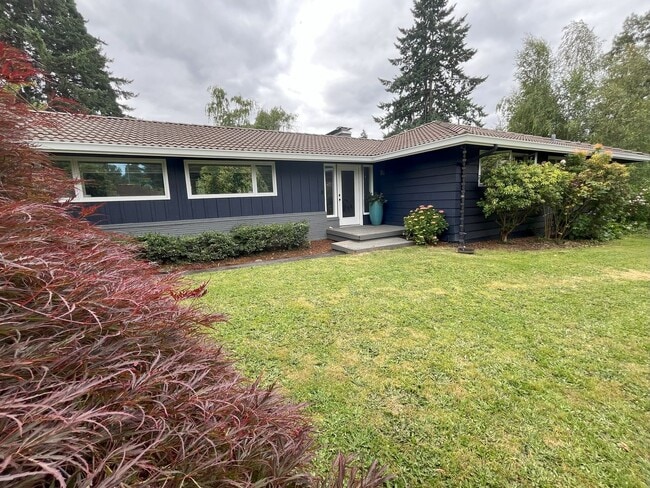 Spacious 4-Bedroom Home with Lush Landscap... - Spacious 4-Bedroom Home with Lush Landscap...