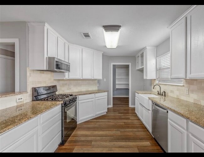 Photo - 1600 Kingsgate Dr