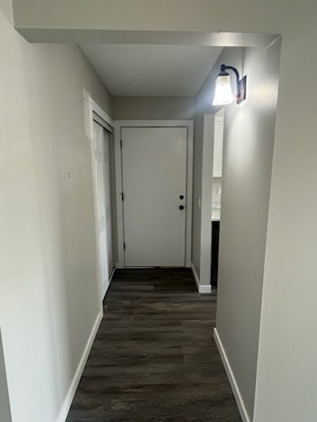 Photo - 1 Bedroom Recent Renovation in Hopkins Unit 926-8