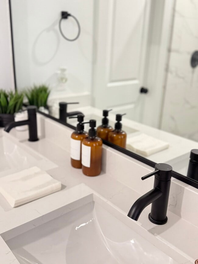 Photo - 5527 Denmark St