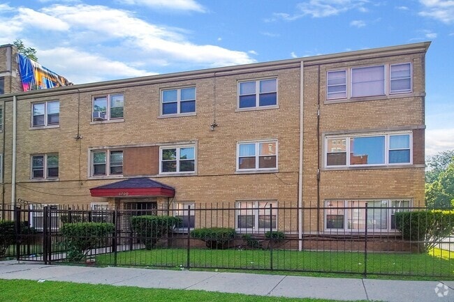 Building Photo - 6700 S Paxton Ave Rental
