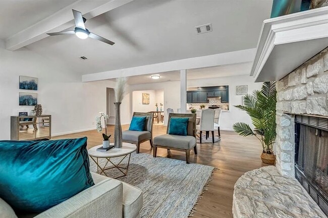 Photo - 406 Lakeway Dr