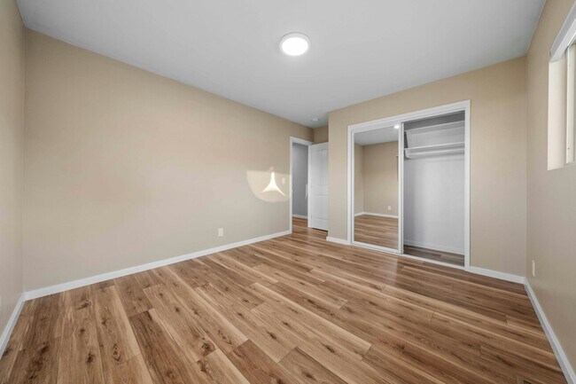 Photo - 2039-41 Bonita St