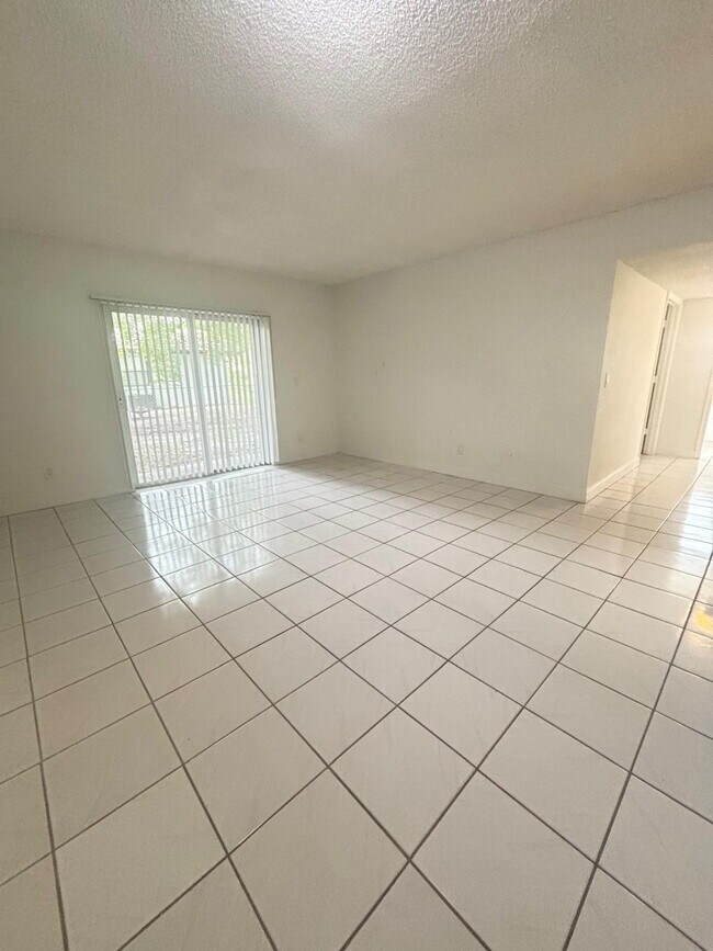 Photo - Charming 3 Bedroom 2 Bath Unit Apt 11501