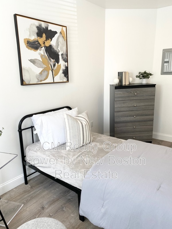 Building Photo - 69 N Common St Unit Rooms