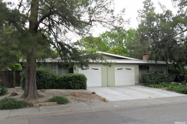 Building Photo - Scripps Drive Duplex Unit 537