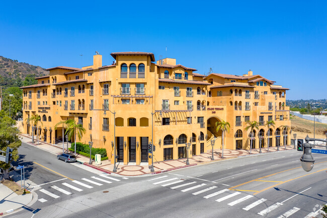 LA Colorado Terrace - A Senior 55+ Community - LA Colorado Terrace - A Senior 55+ Community Apartamentos