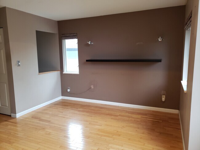 Photo - 845 68th Av W