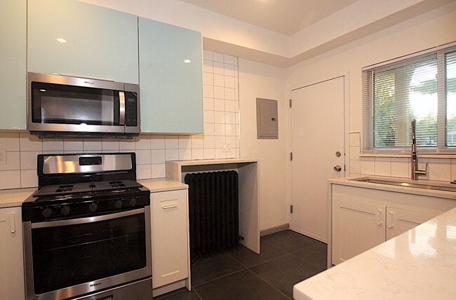 Photo - 1341 Crane St