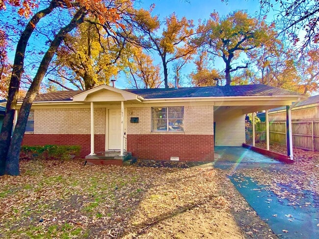 Cute Updated 2 bed 1 bath located in Bethany! - Cute Updated 2 bed 1 bath located in Bethany! House