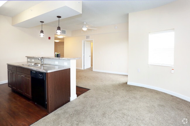 The Tres- 3BD/2BA - 1172 SqFt - Living Room