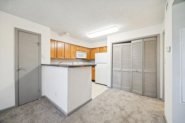 Building Photo - 1710 W T C Jester Blvd Unit 1202 Rental