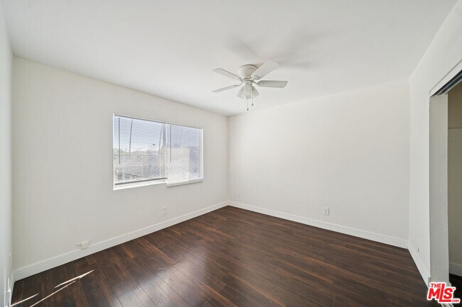 Photo - 5380 Romaine St Unit 4