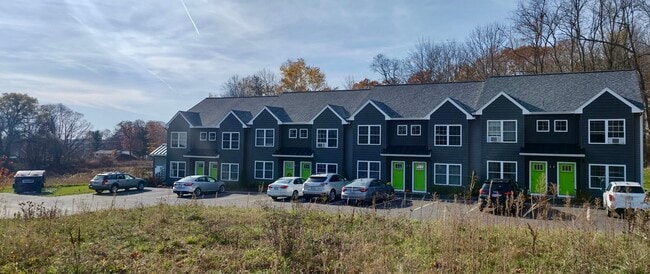 Building Photo - 117 Old Pine Hill Rd Unit 15